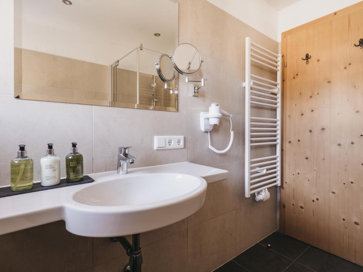 Hotel Vier Jahreszeiten By Vaya Inkl Zell Am See-Kaprun Sommerkarte ภายนอก รูปภาพ